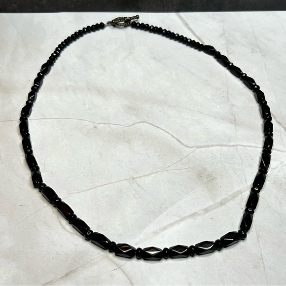 Elegant Black Beaded Necklace - Picture 3 of 4